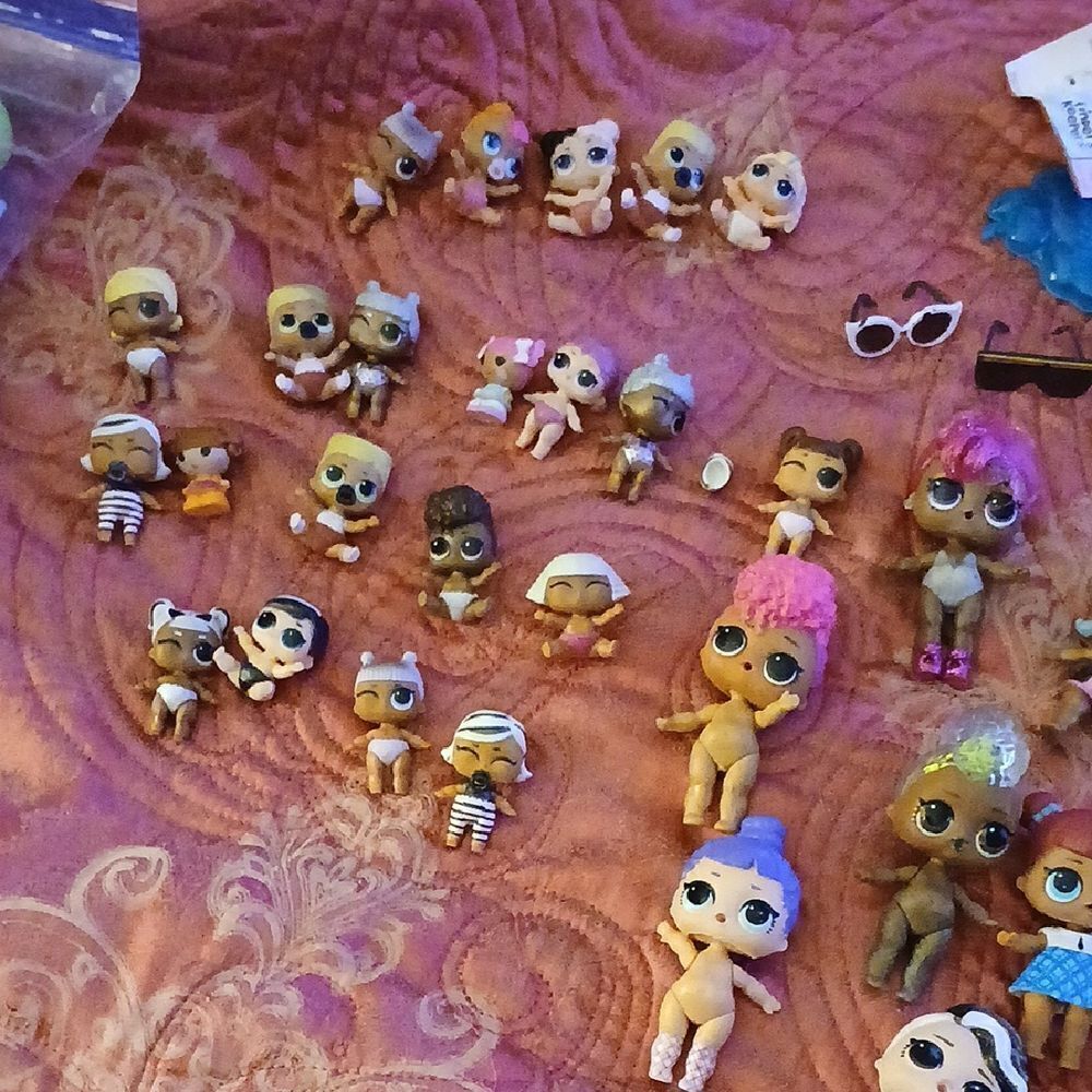 Assorted Colorful Dolls Set - Picture 3 of 5